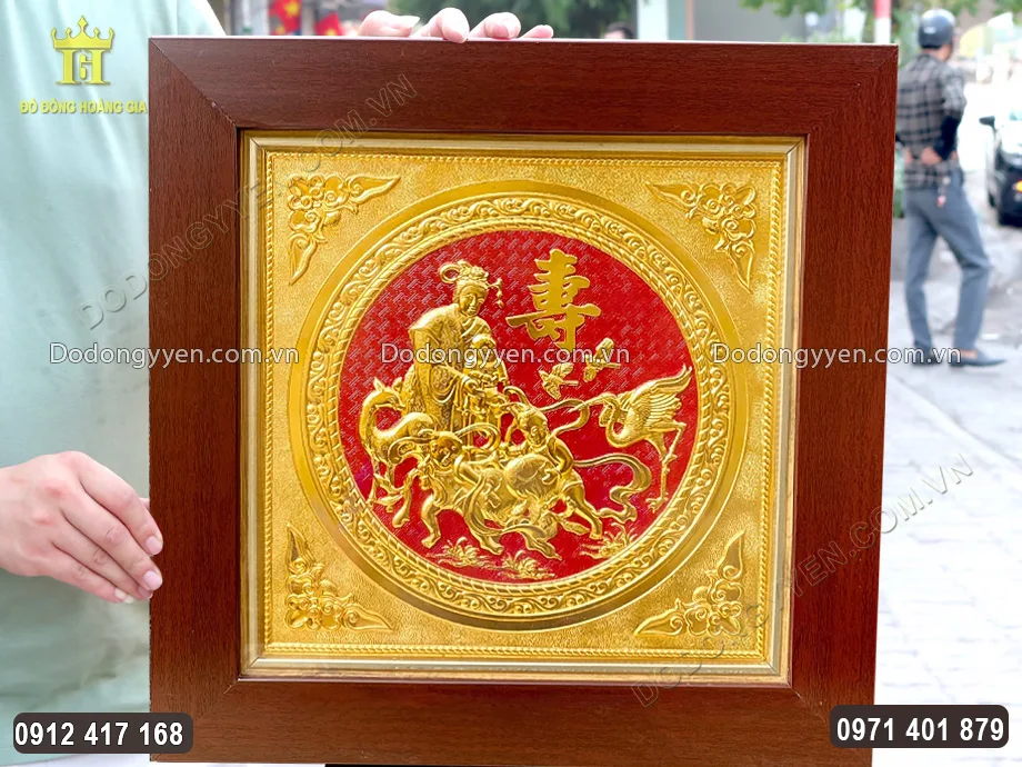 Từng họa tiết hoa văn được chạm th&uacute;c sắc n&eacute;t